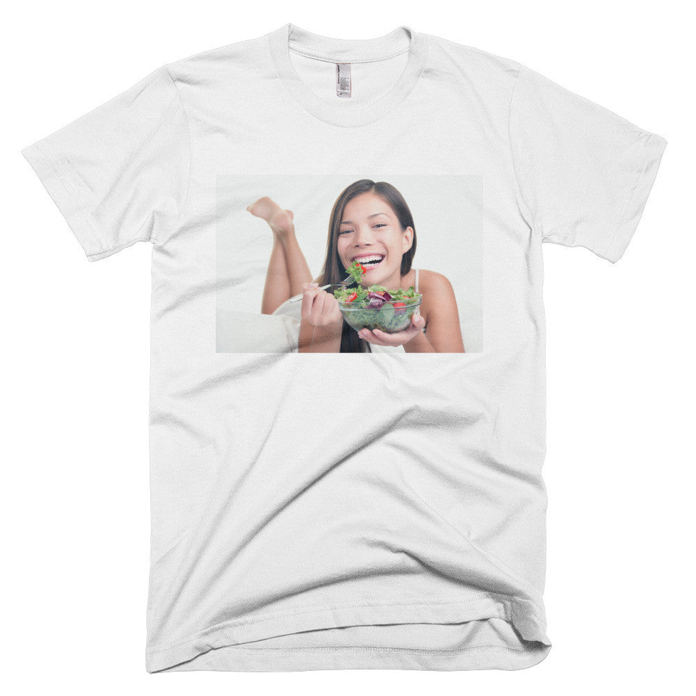 Smiling woman eating a healthy vegetable salad (T-shirt)
